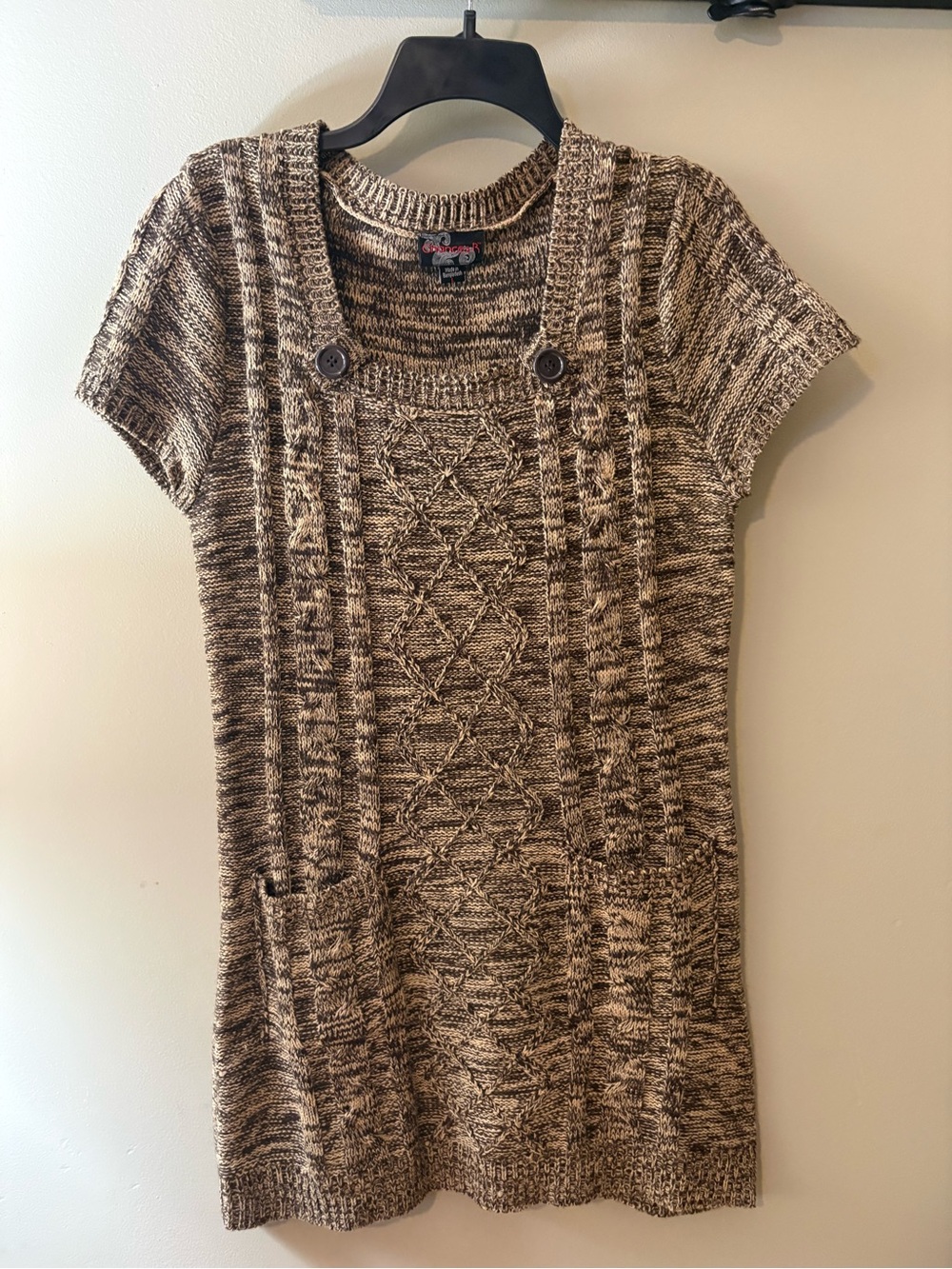 Short-Sleeve Cable Knit Tunic Sweater in Brown/Beige